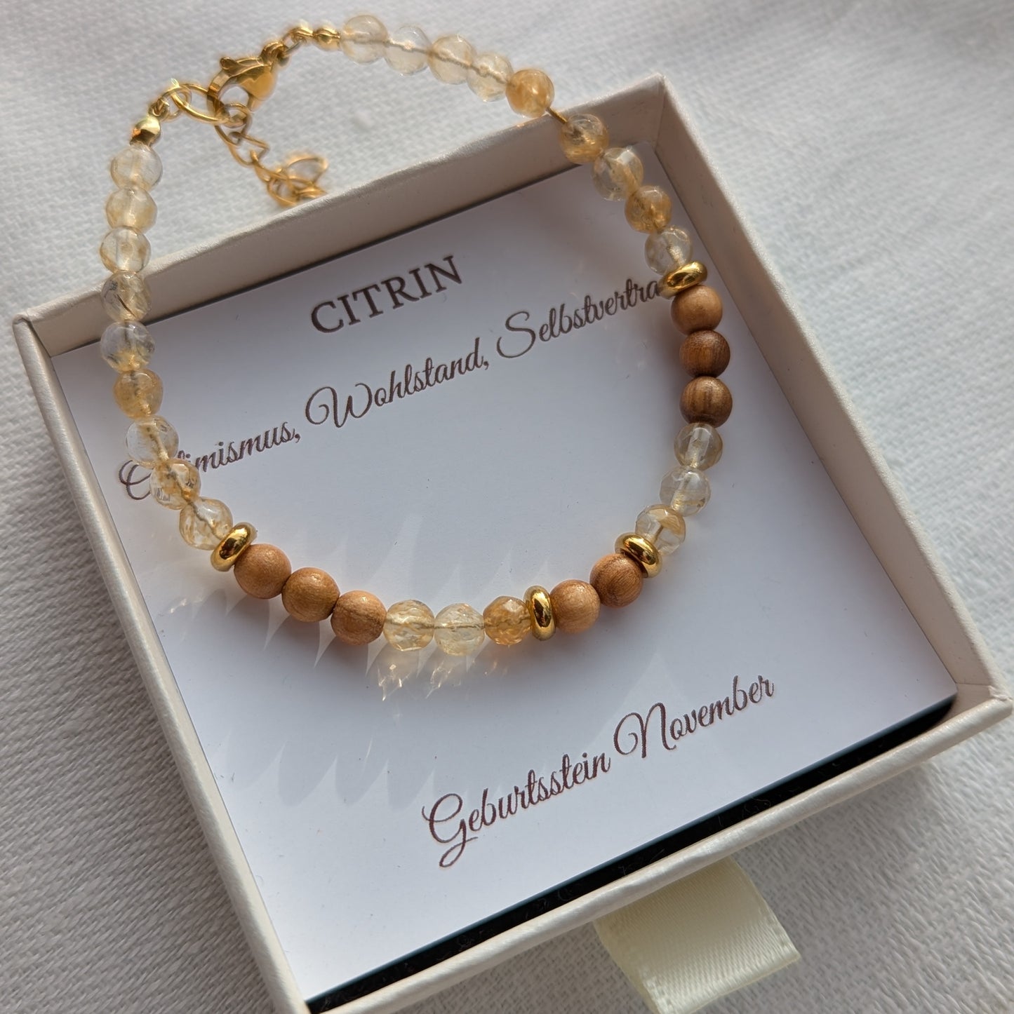 Armband aus Holz und Citrin mit einem Verschluss - Geburtsstein November