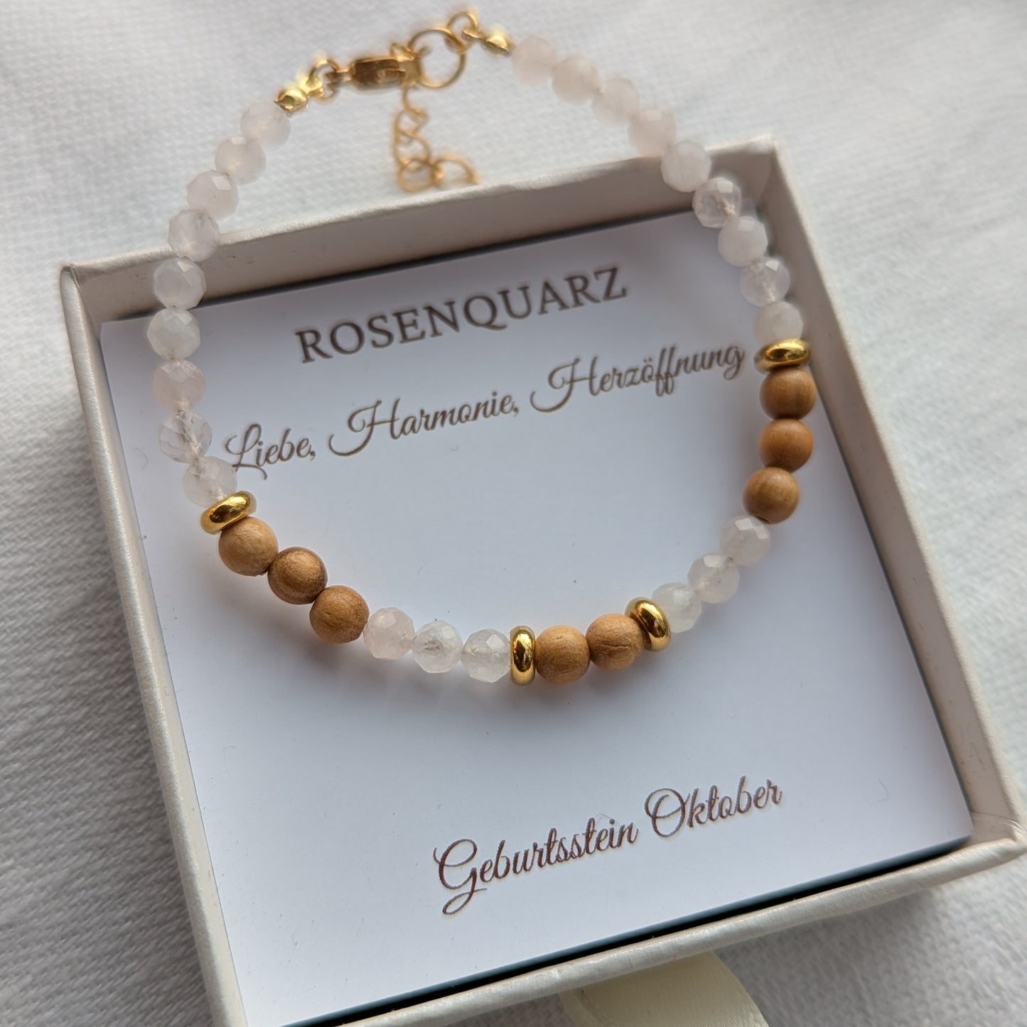 Armband aus Holz und Rosenquarz mit einem Verschluss - Geburtsstein Oktober