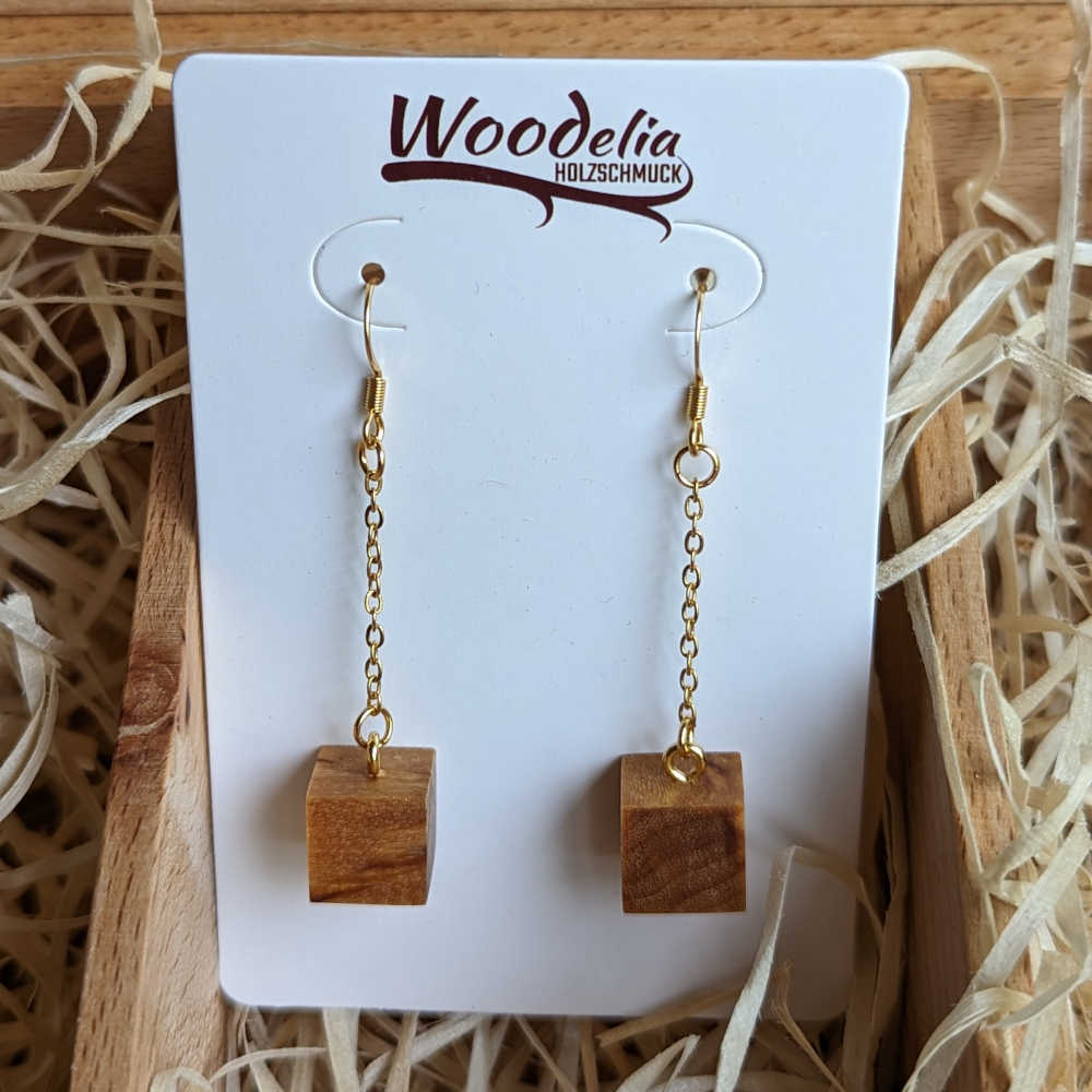 Schatzkiste mit Holzschmuck