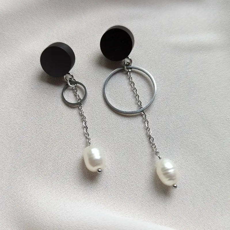 Holzohrstecker schwarz mit Süßwasserperlen
