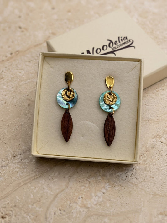 Geschenkbox Woodelia Holzschmuck mit Holzohrringen drinnen