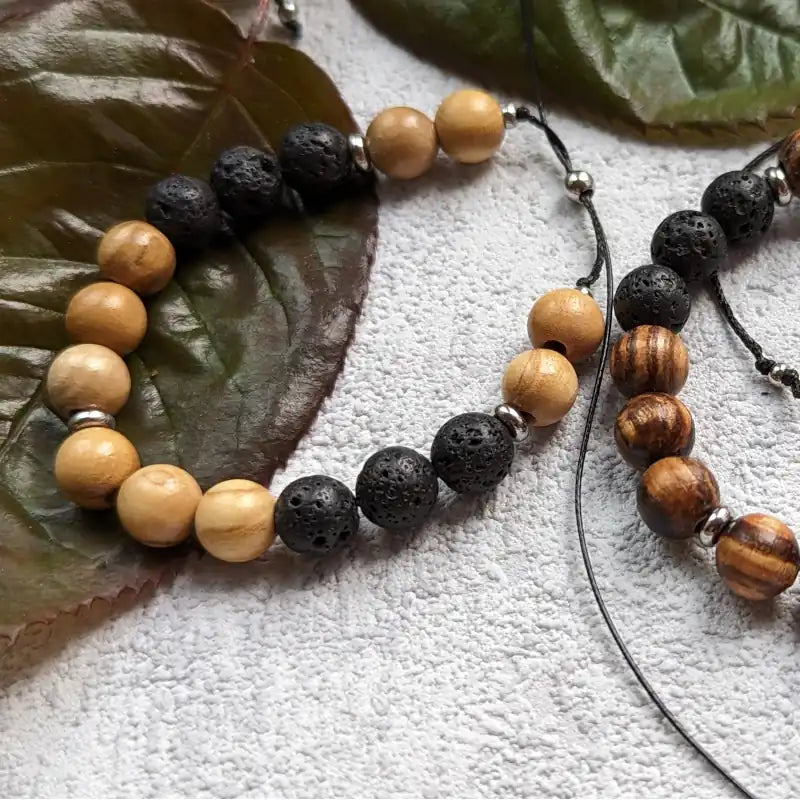 Herrenarmband "Fire" aus Holz und Lavastein