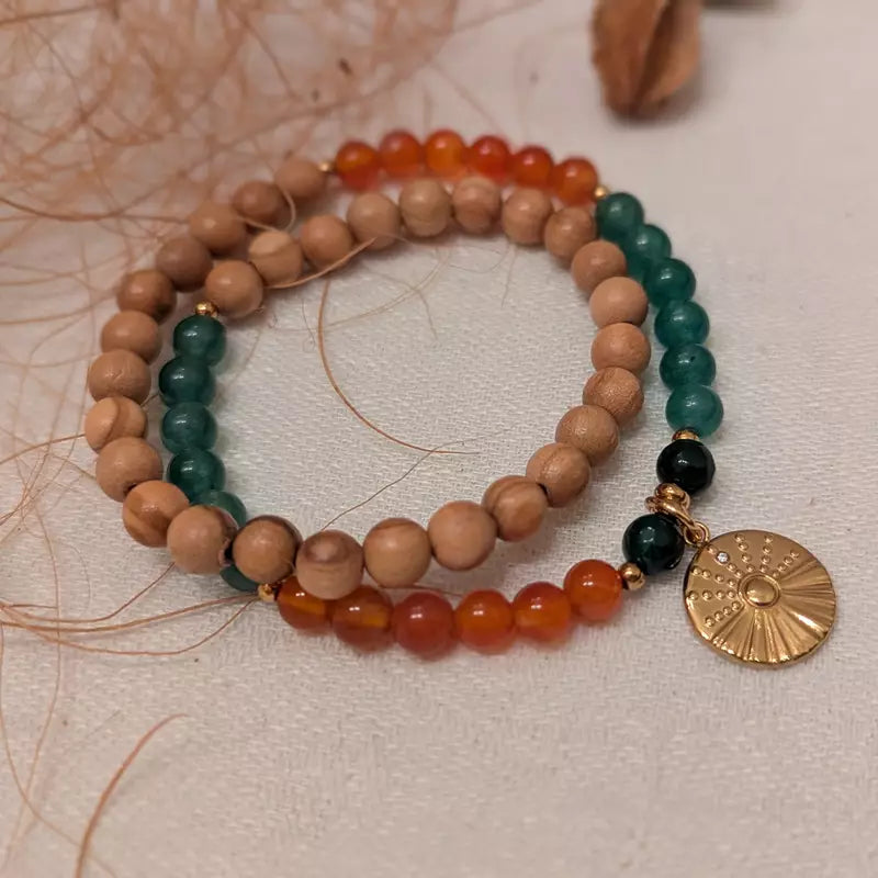 Wickelarmband "Daina" aus Olivenholz mit karneol- und Aventurinsteinen und einem Anhänger "Sonne"