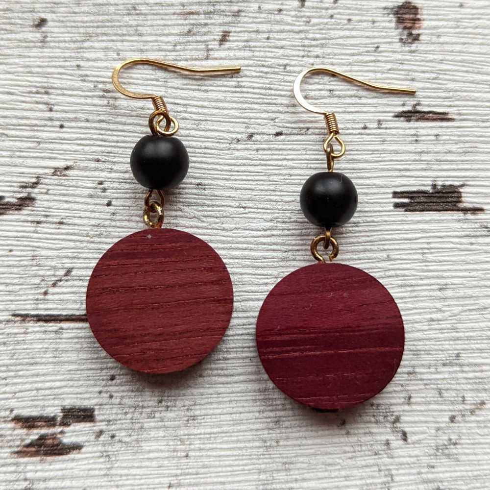 Holzohrringe Caroline rund mit Onyx Amarant
