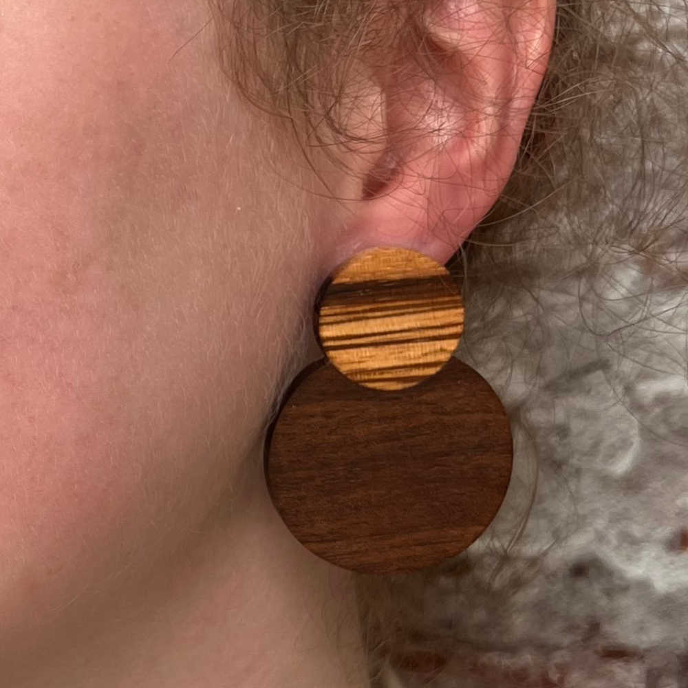 Ohrstecker aus Holz Mona Walnuss