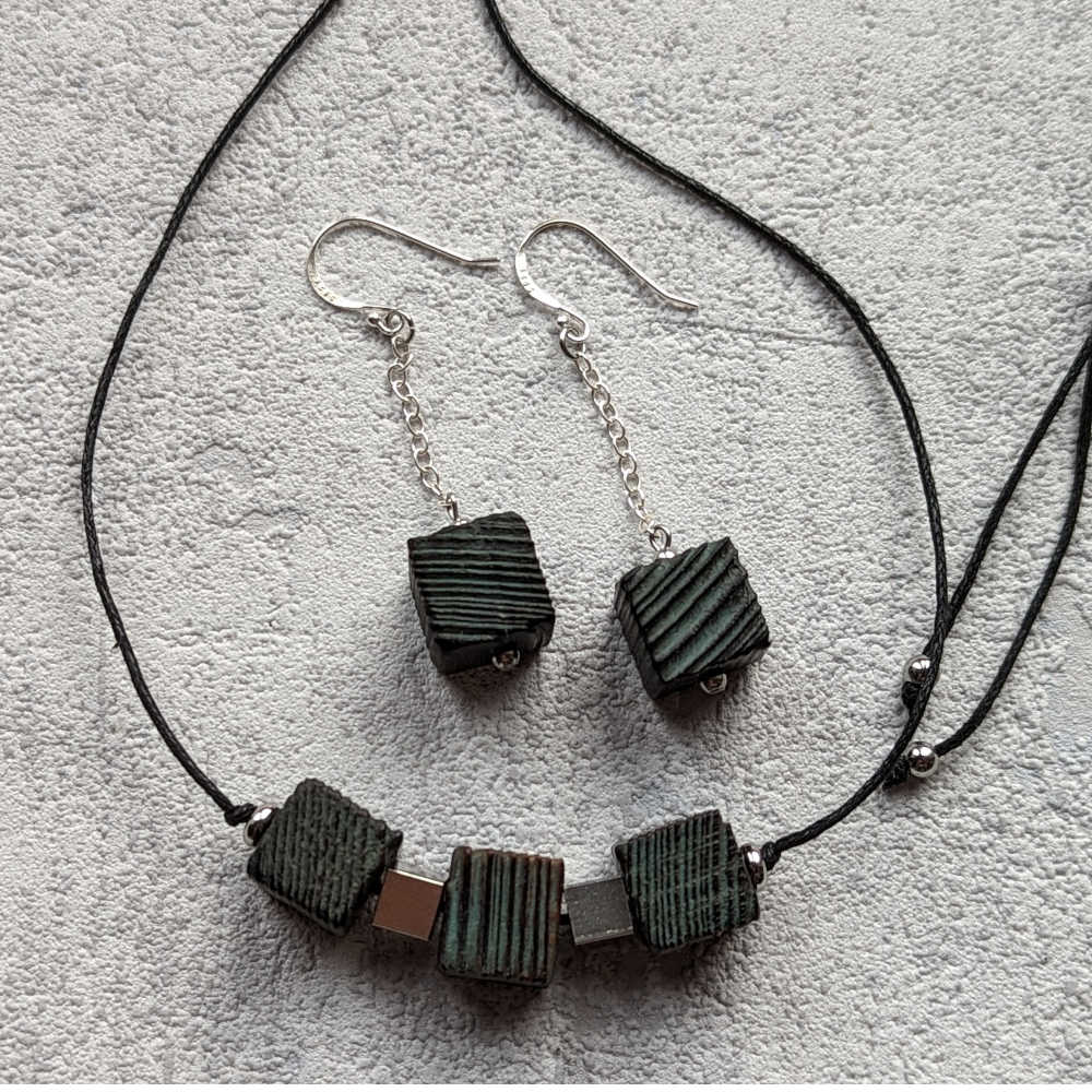 Schmuckset Würfel / Holz mit Edelstahlwürfeln