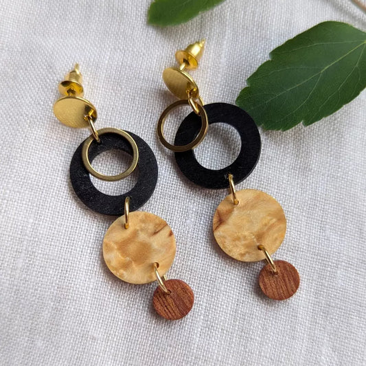 Styling-Tipps: Holzohrringe & Trendfarben