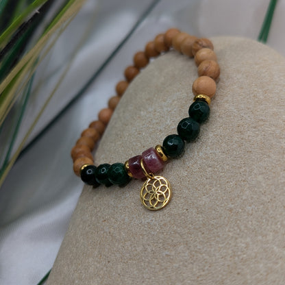 Holzarmband Damen Olivenholz mit früner Jade undrosa Turmalin & Lebensblume Charm
