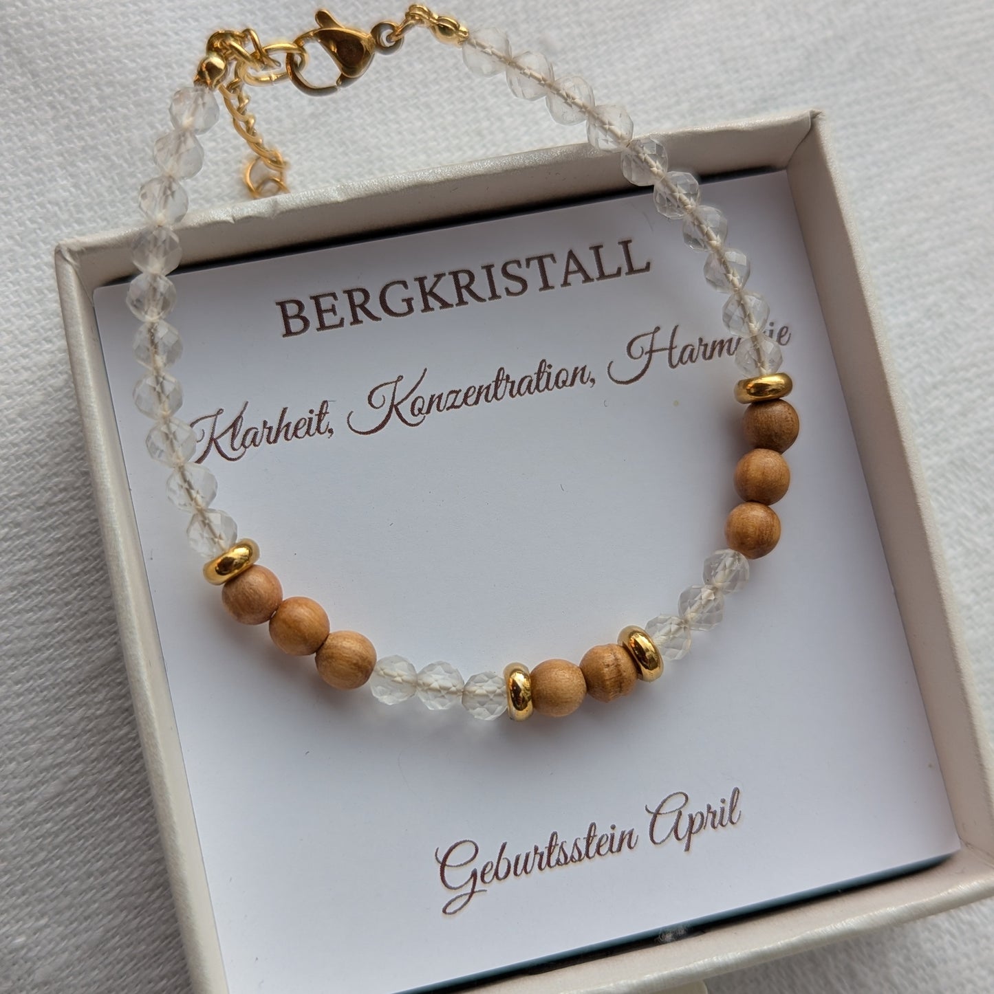 Armband aus Holz und Bergktistall mit einem Verschluss - Geburtsstein April