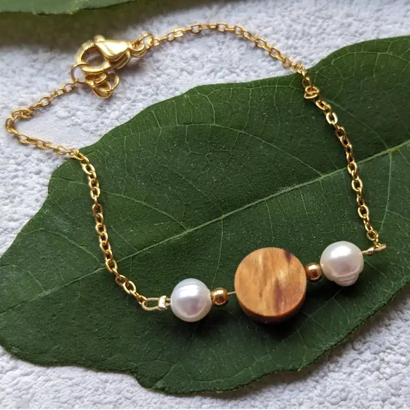 Armband Holz Liana mit weißen Perlen und Marmorbirke
