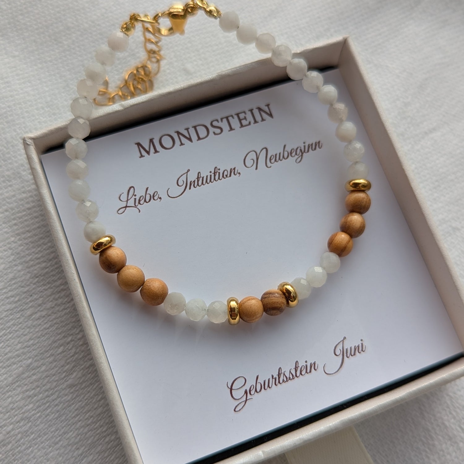 Armband aus Holz und Mondsteinmit einem Verschluss - Geburtsstein Juni