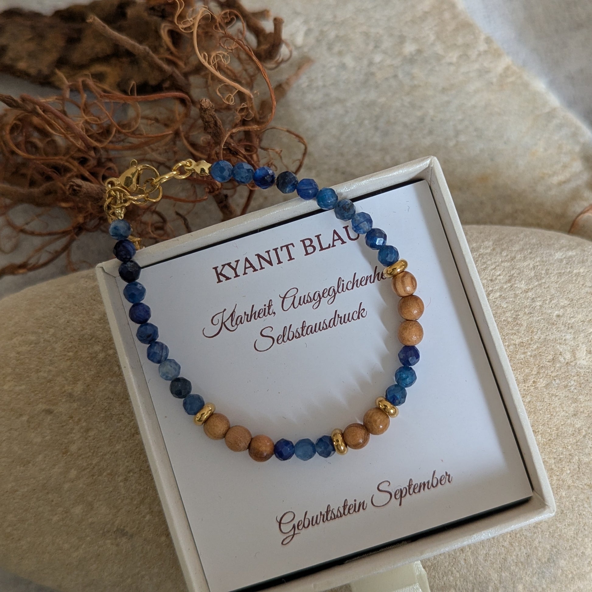 Armband aus Holz und Kyanit mit einem Verschluss - Geburtsstein September