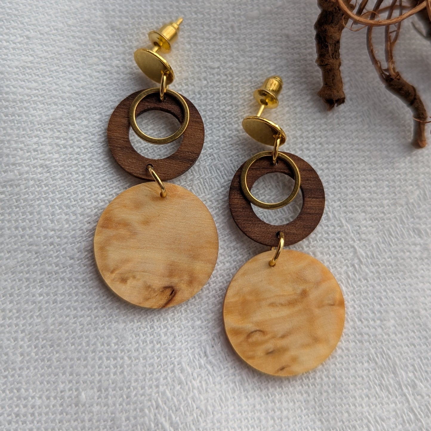 Holzohrringe  aus Walnuss und Maserbirke Natureleganz
