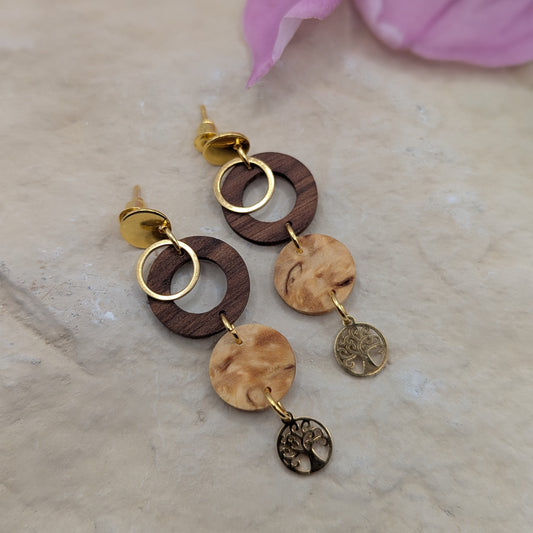 Holzohrringe Walnus, karelische Birke und Lebensbaum