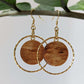 Ohrringe Holz mit einem goldenen Ring Aurelia