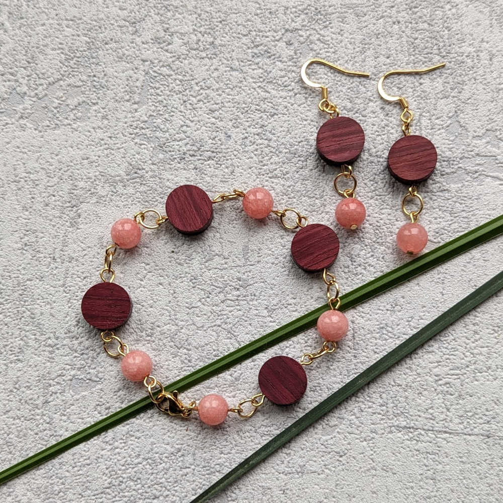 Modeschmuck - Armband und Ohrringe - Holz mit Jadeperlen rosa / magenta